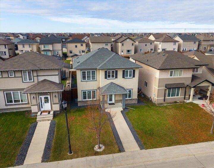 Property Photo: 139 Bellflower Road MB R3Y 1G5