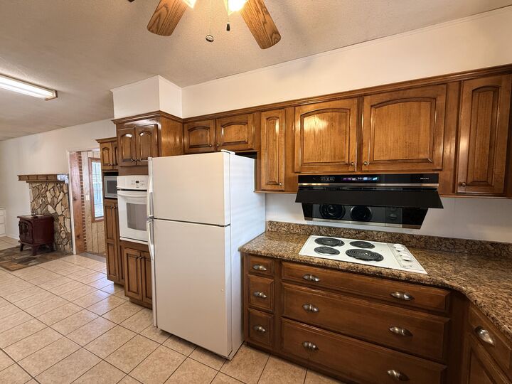 Property Photo:  1008 S Palm Boulevard  FL 32578 