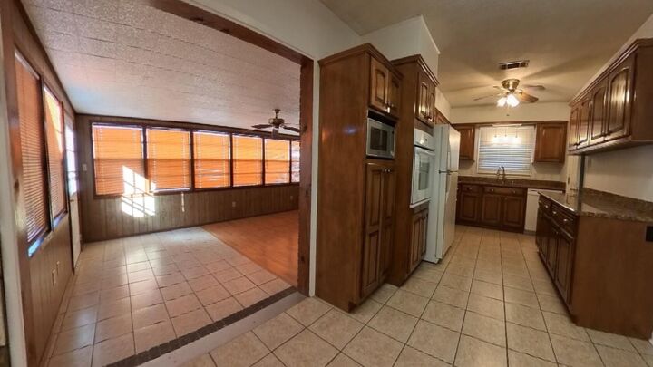 Property Photo:  1008 S Palm Boulevard  FL 32578 