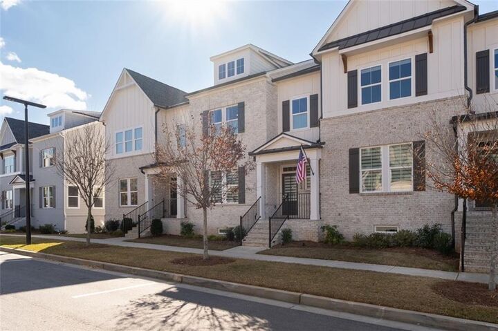 Property Photo: 1204 Waterfall Court GA 30041