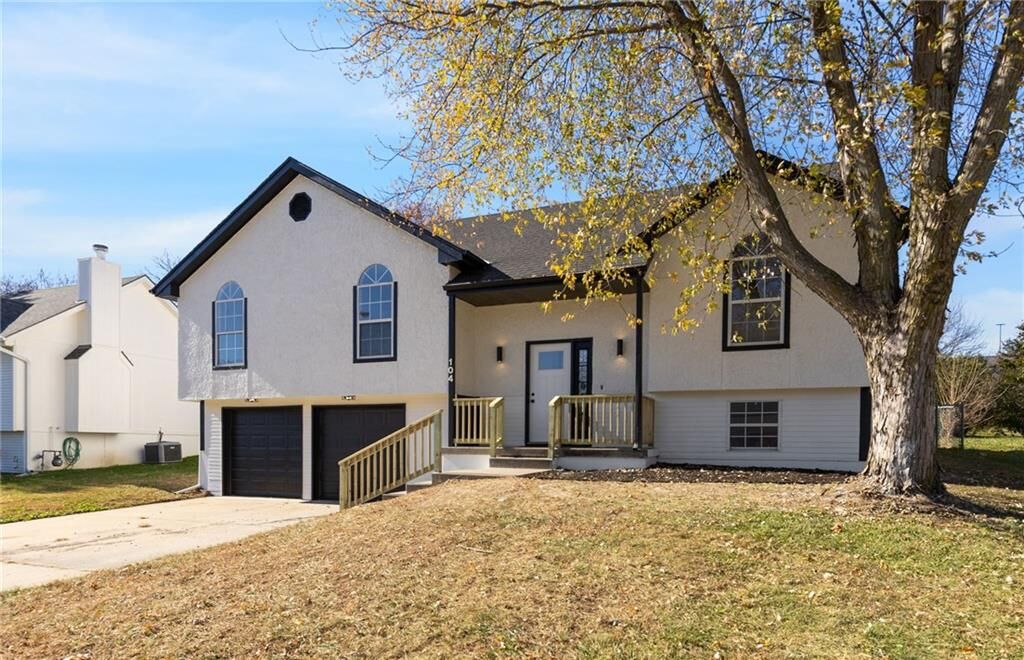 Property Photo: 104 N Darrowby Drive MO 64083