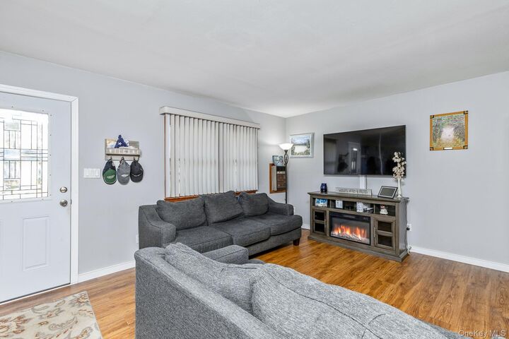 Property Photo:  6 Talbot Lane  NY 11784 