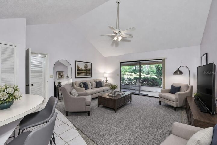 Property Photo: 1305 Spry Court FL 33573