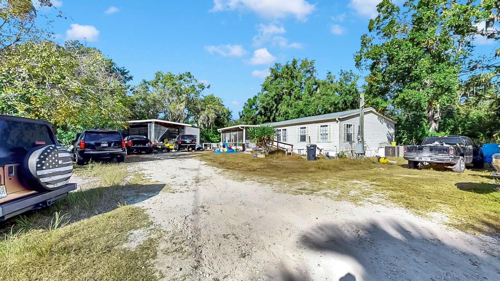 Property Photo:  601 8th Court SE  FL 33570 