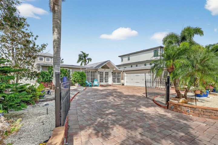 Property Photo:  747 Marbury Lane  FL 34228 