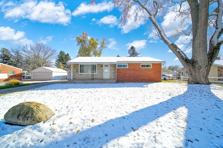Property Photo: 1273 E Southfield Drive MI 49203