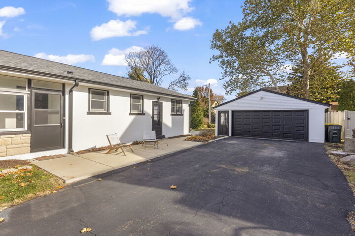 Property Photo:  521 Lindley Avenue  IL 60559 