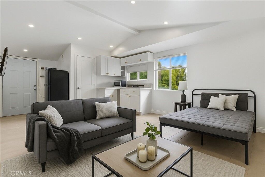 Property Photo: 5718 Comanche Avenue CA 91367