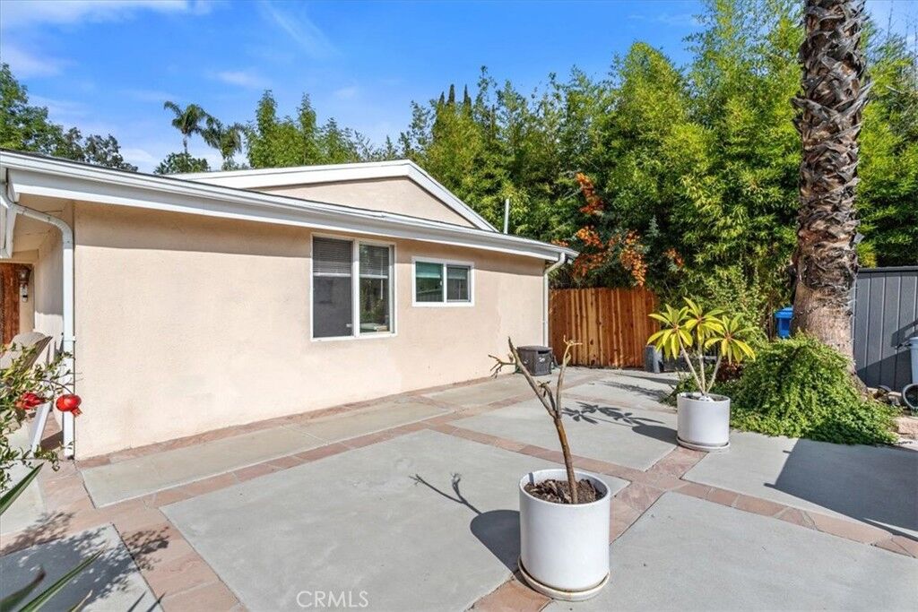Property Photo:  5718 Comanche Avenue  CA 91367 