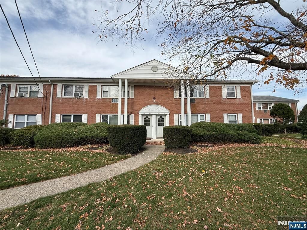 Property Photo:  78 Manchester Court 89  NJ 07470 