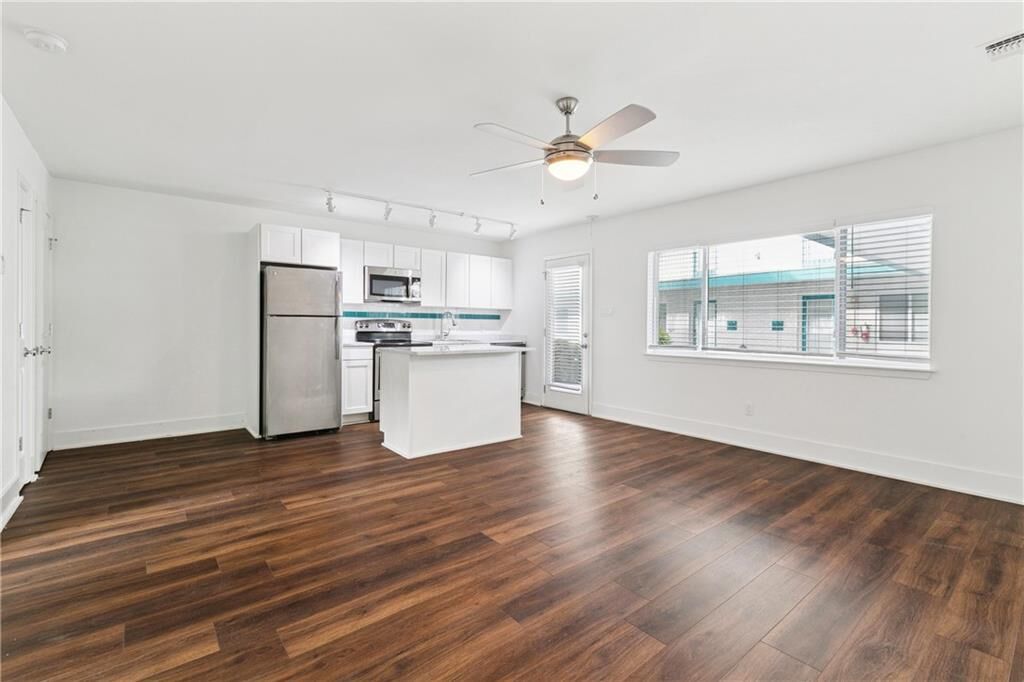 Property Photo:  2833 St Charles Avenue 19  LA 70115 