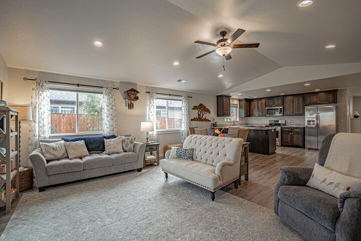 Property Photo: 712 Nottingham Terrace OR 97524