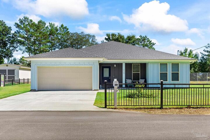 Property Photo: 2720 Jewell Rd FL 32566