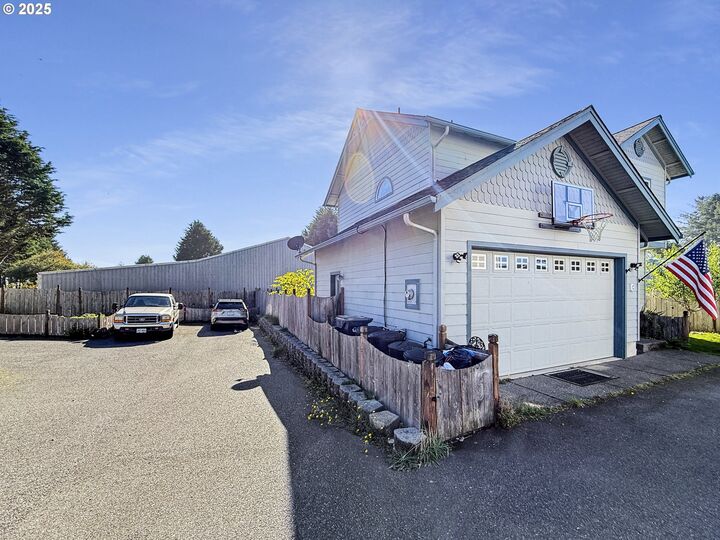 Property Photo: 731 3rd St C / 3 OR 97415