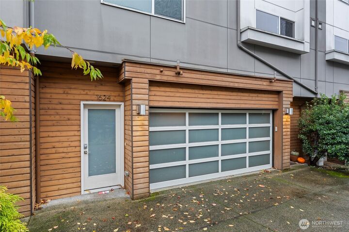 Property Photo: 1624 E Yesler Way WA 98122