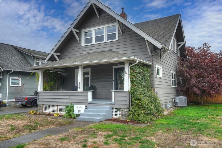Property Photo:  409  5th Avenue NE  WA 98372 