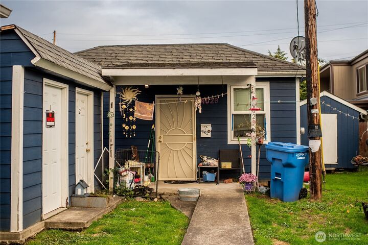 Property Photo:  402 NW 5th Avenue  WA 98626 