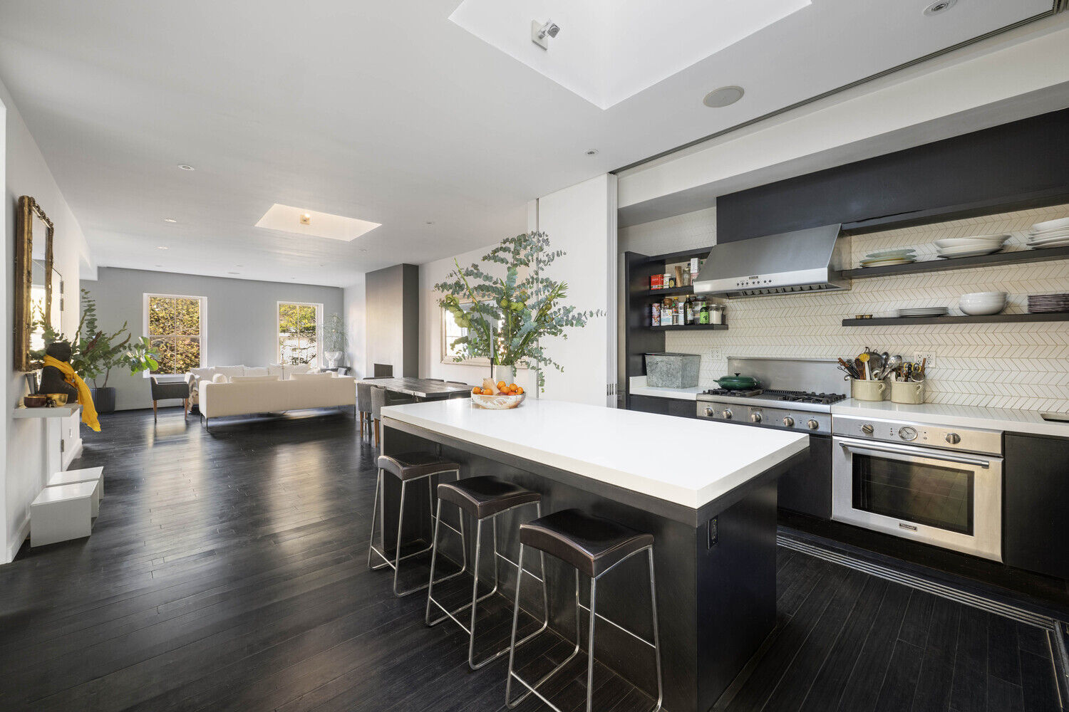 Property Photo:  12 W 10th Street 4  NY 10011 