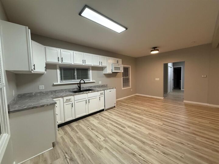 Property Photo: 1727 Hilldell Avenue IN 47374
