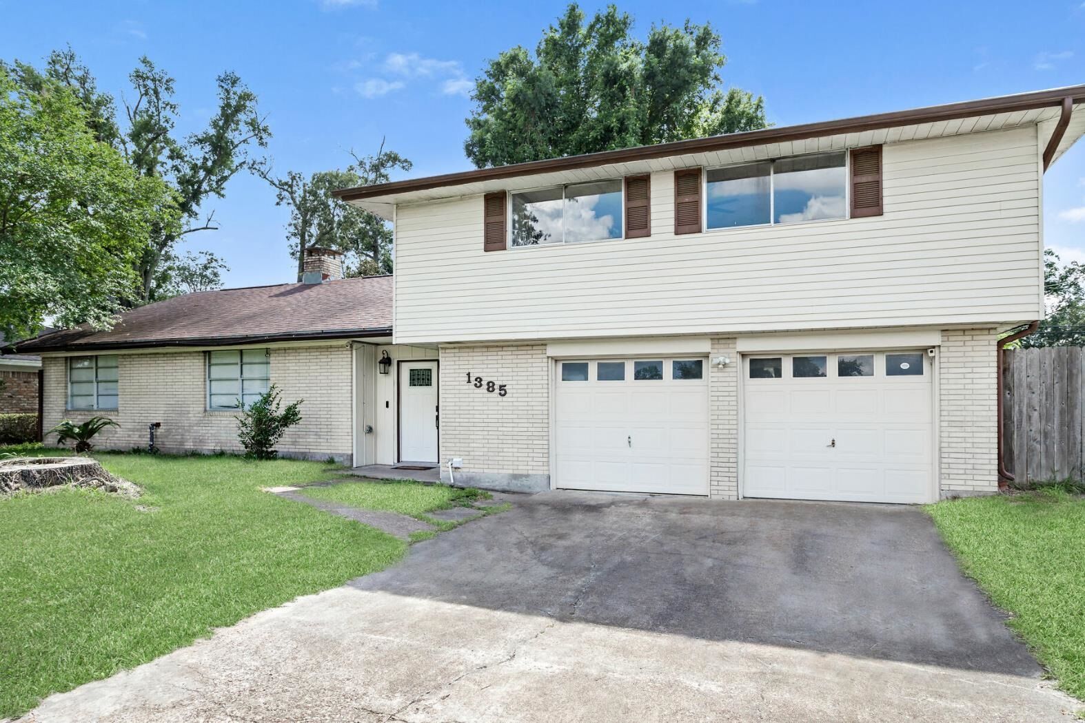Property Photo: 1385 Howell TX 77706