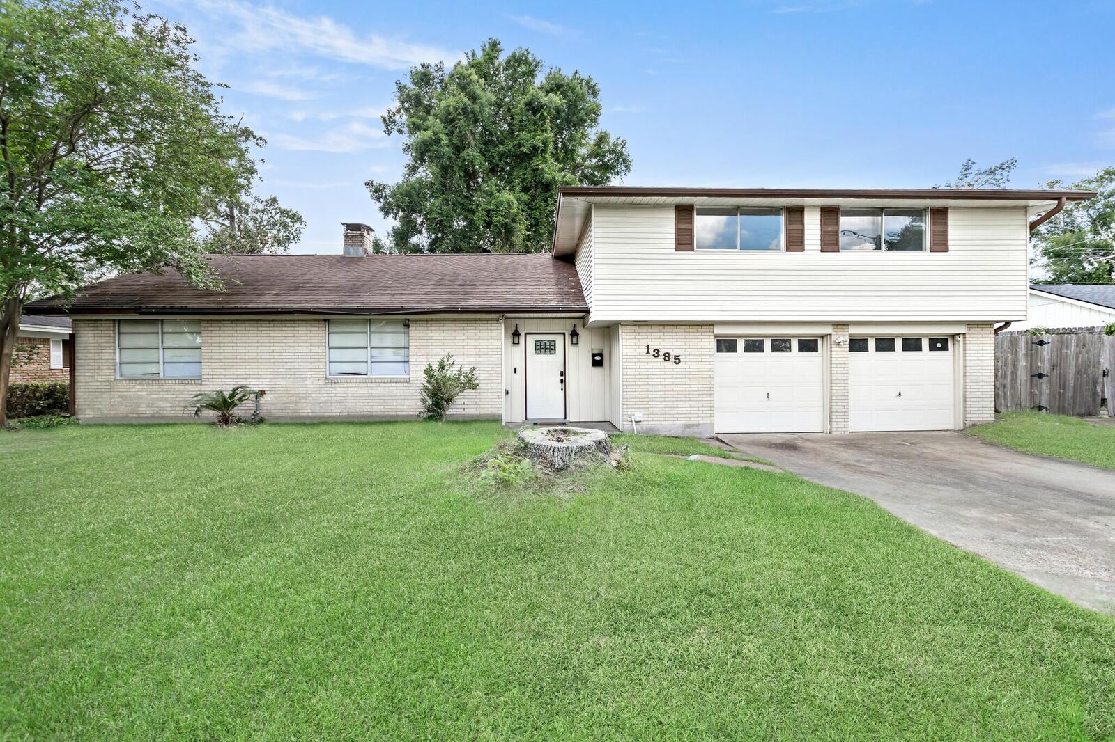 Property Photo: 1385 Howell TX 77706