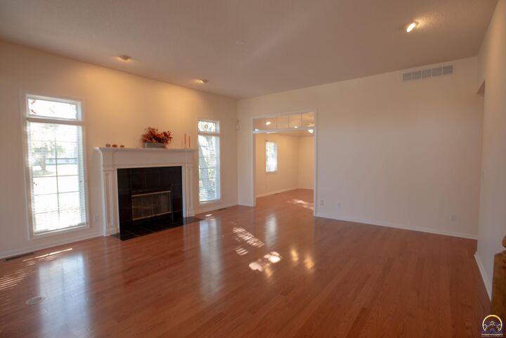 Property Photo: 6247 SW 40th Ct KS 66610
