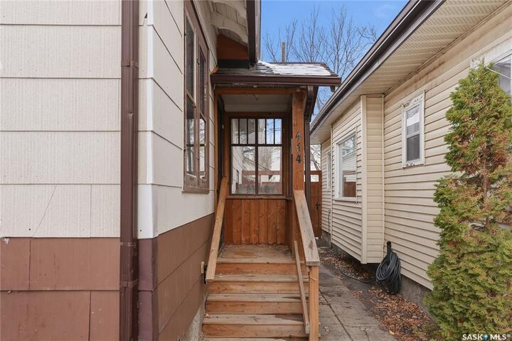 Photo de la propriété:  414 26th Street W  SK S7L 0H9 
