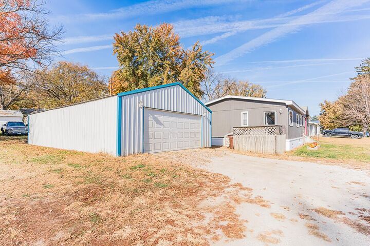 Property Photo: 2205 Park Street IA 51640