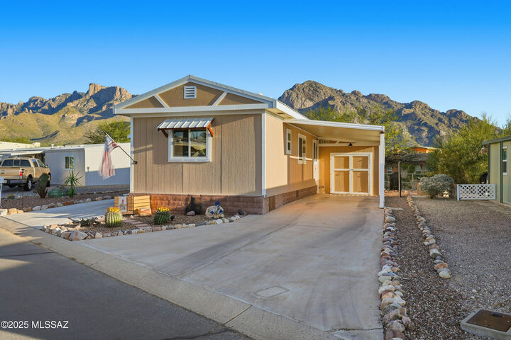 Property Photo: 41 W Matterhorn Street AZ 85737