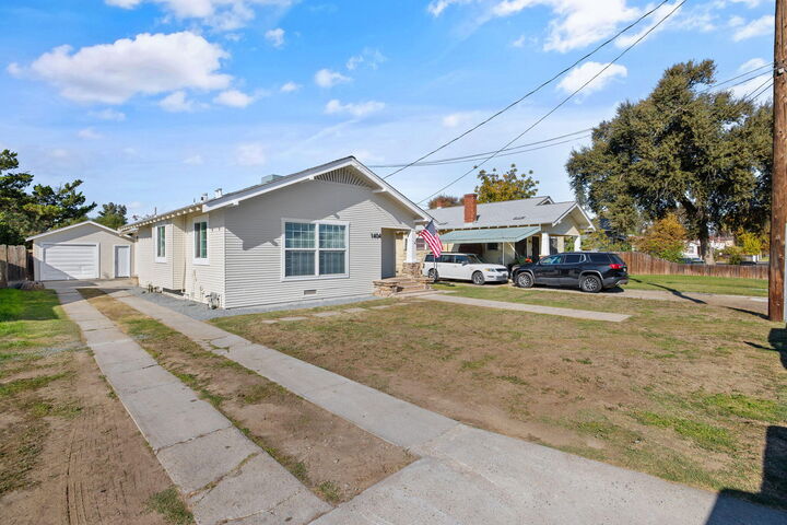 Property Photo: 1404 Kaweah Street CA 93230