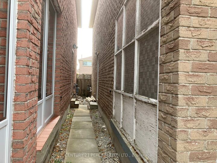 Photo de la propriété:  41 Rosseter Road Bsmt  ON L3S 2N1 