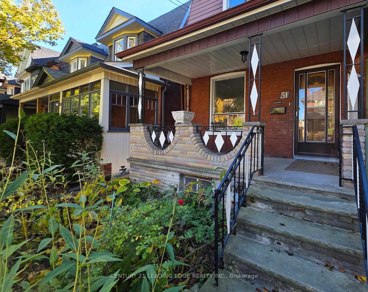 Photo de la propriété:  51 Dearbourne Avenue Bsmt  ON M4K 1M6 