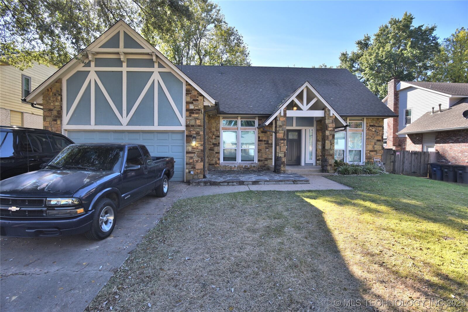 Property Photo: 10628 E 100th Street OK 74133