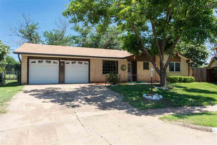 Property Photo: 5 Kevin Circle TX 76306