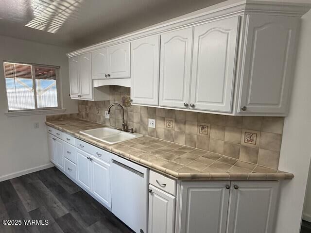 Property Photo: 604 S 3rd St WA 98942