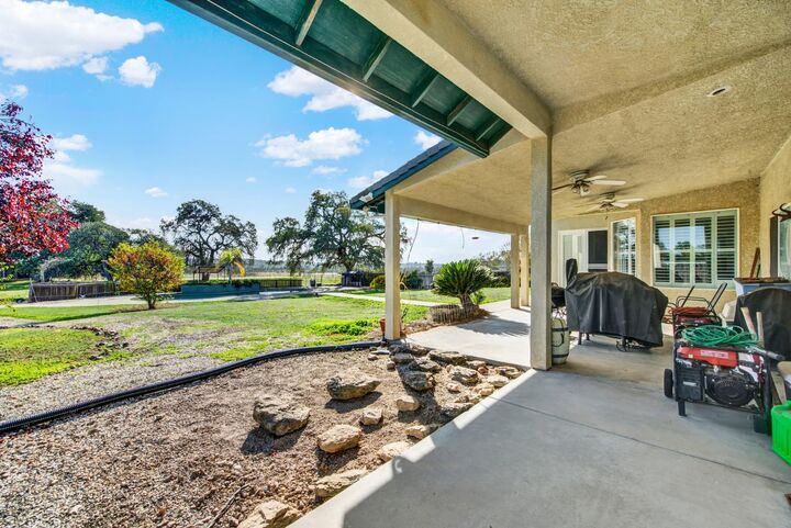 Property Photo: 5401 Ferseyna Way CA 95252