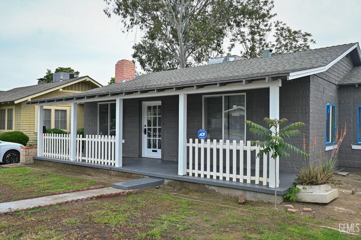 Property Photo: 1903 3rd Street CA 93304