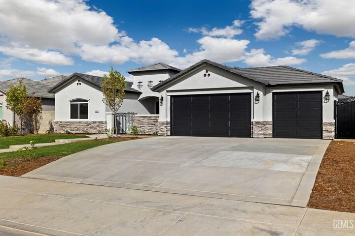 Property Photo: 8806 Roverton Court CA 93314