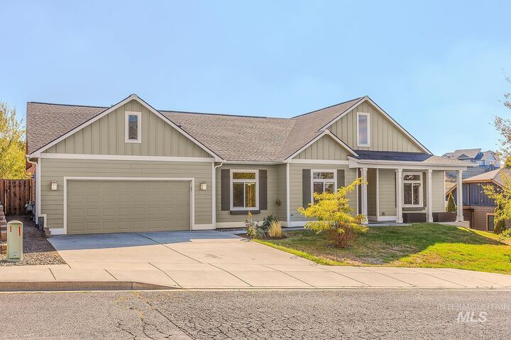 Property Photo:  815 NW Valley View Drive  WA 99163 