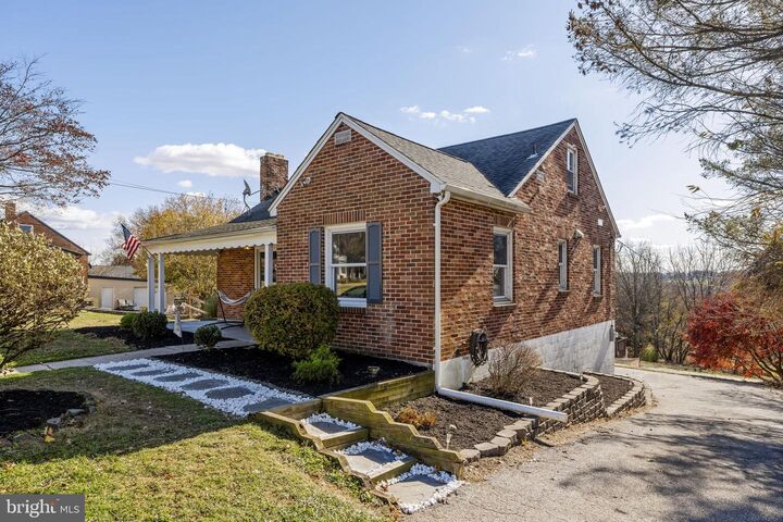 Property Photo: 520 E Lancaster Street PA 17356