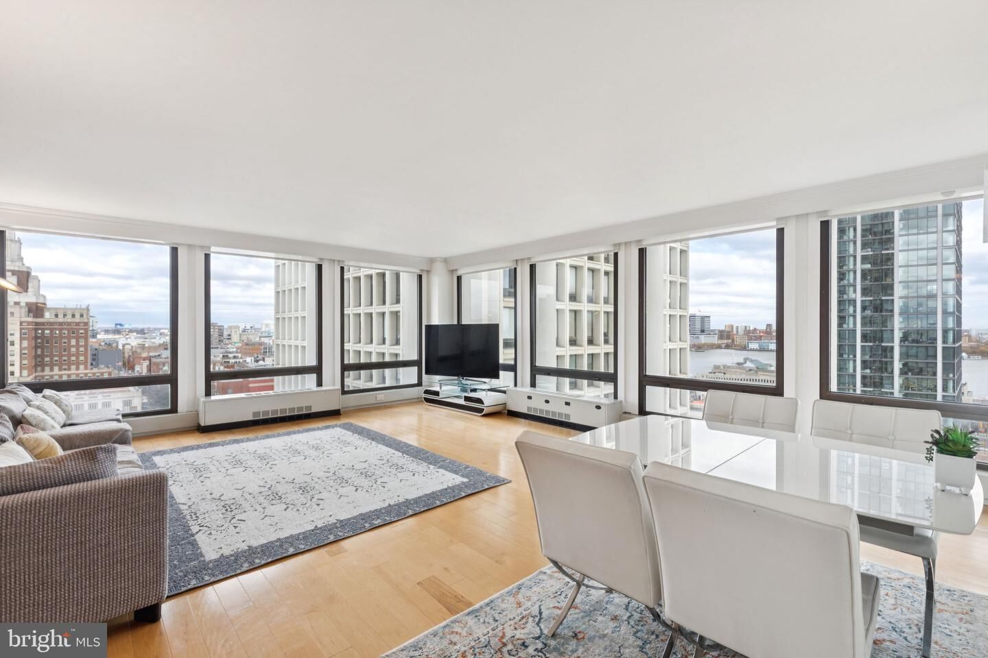 Property Photo:  210 Locust Street 15aw  PA 19106 