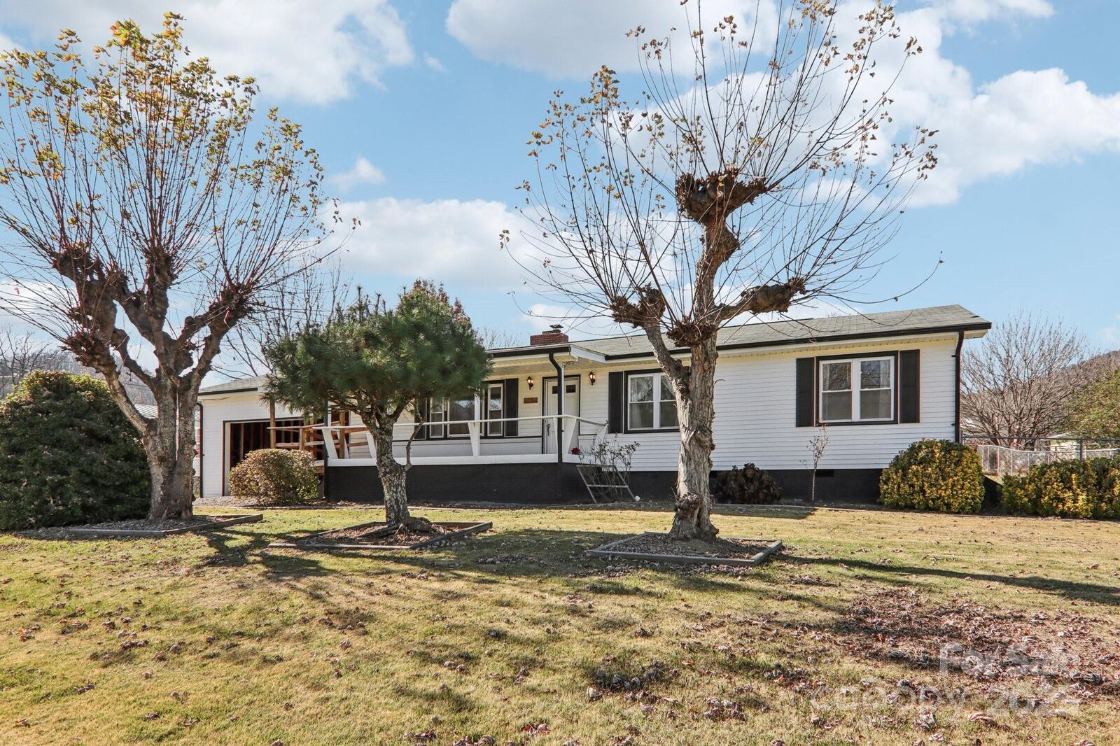 Property Photo: 100 Hyatt Street NC 28786