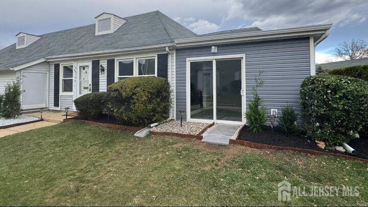 Property Photo:  146 Old Nassau Road B  NJ 08831 