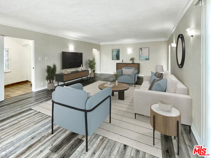 Property Photo: 124 N Mansfield Ave CA 90036