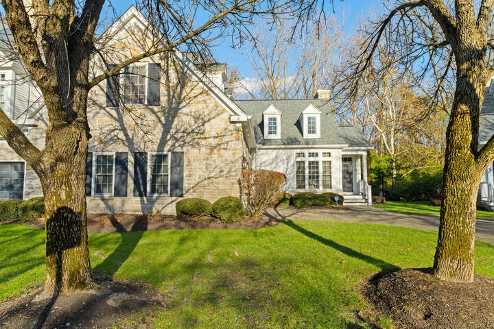 Property Photo: 2170 Lane Woods Drive OH 43221