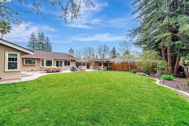 Property Photo: 554 Freitas Rd CA 94526