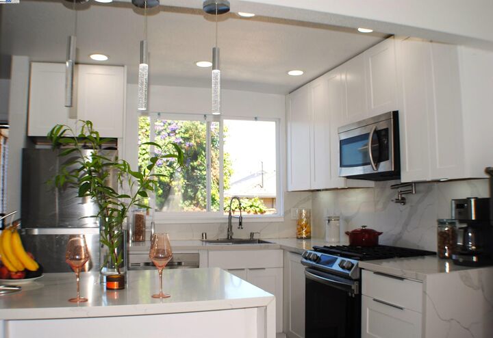 Property Photo: 10468 West Court CA 94603