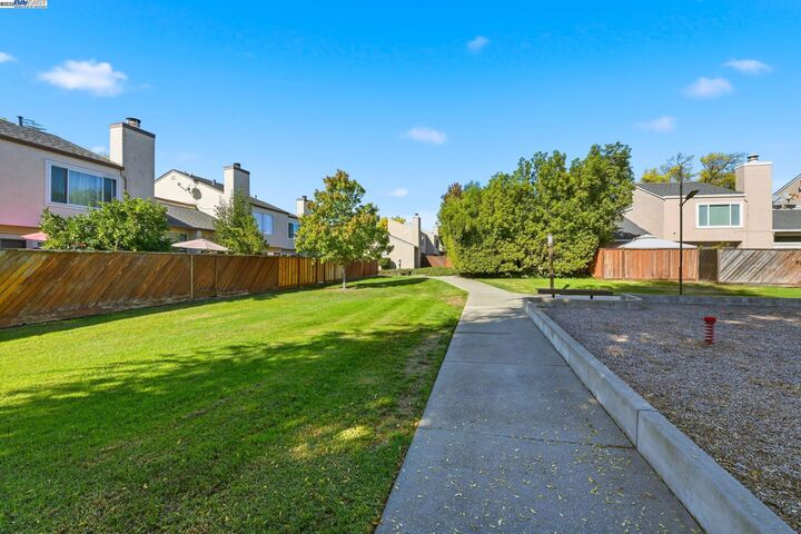 Property Photo: 93 Cassia Dr CA 94544