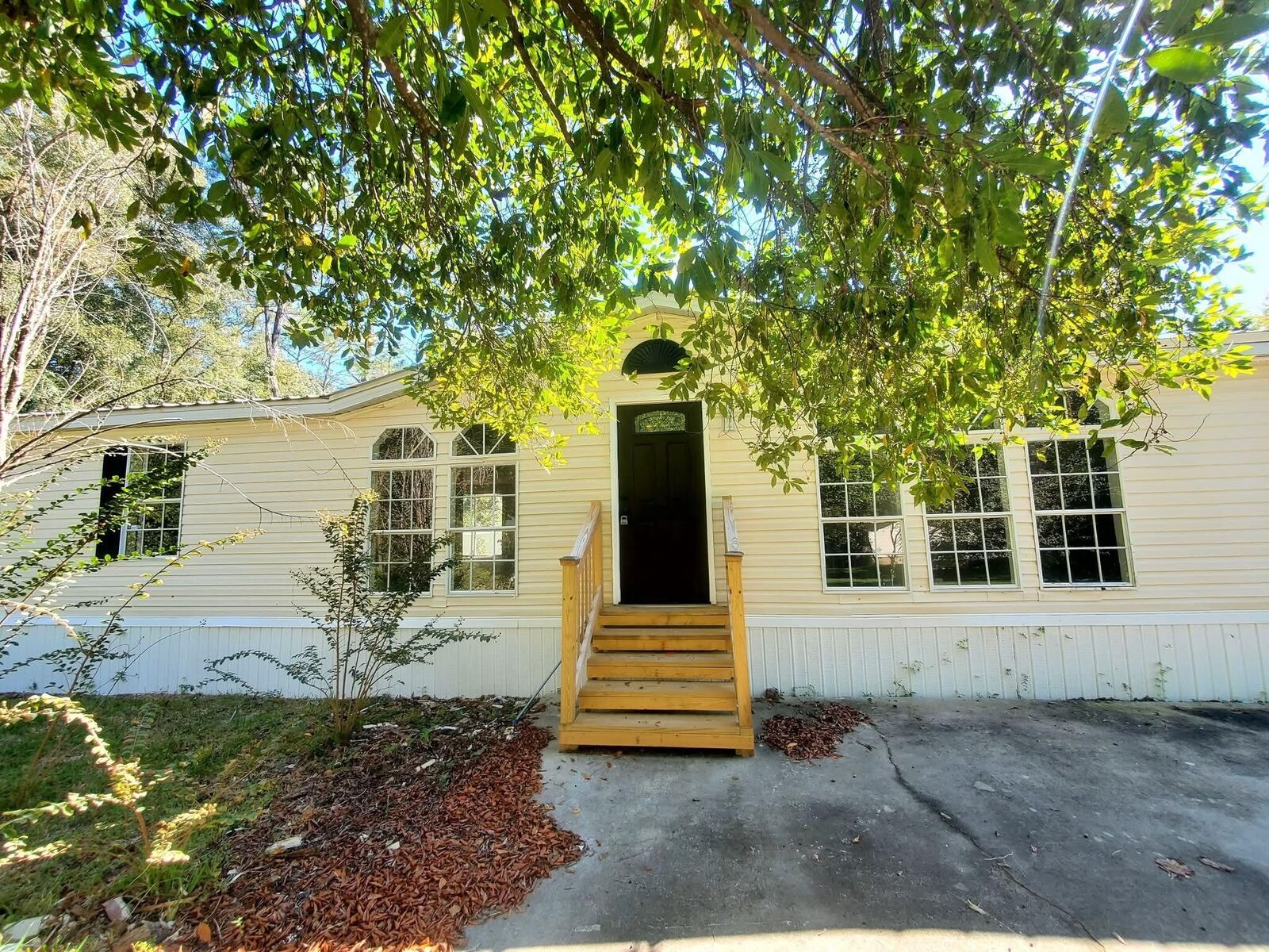 Property Photo:  834 N Caryville Road  FL 32425 