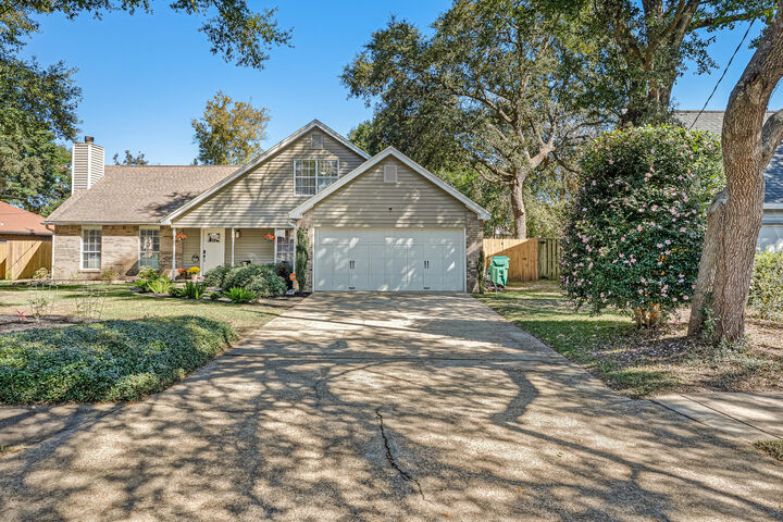 Property Photo: 62 Shalimar Drive FL 32579